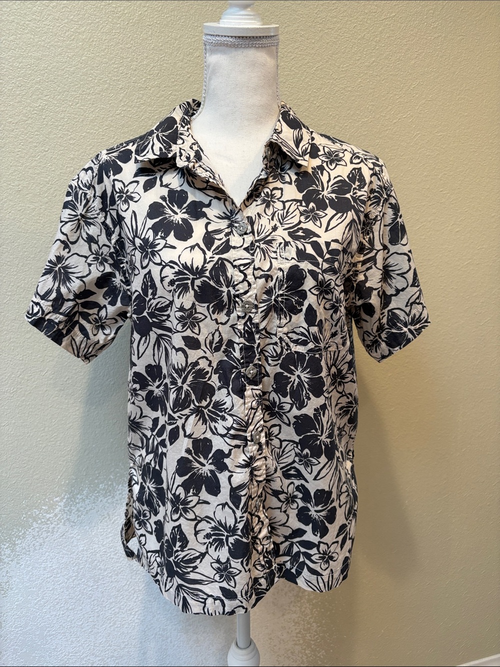American Eagle Outfitters Hawaiian Print Button-Down Shirt, Size S